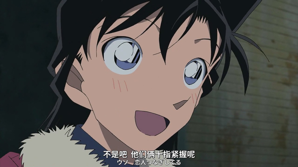 不是吧 他们俩十指紧扣呢