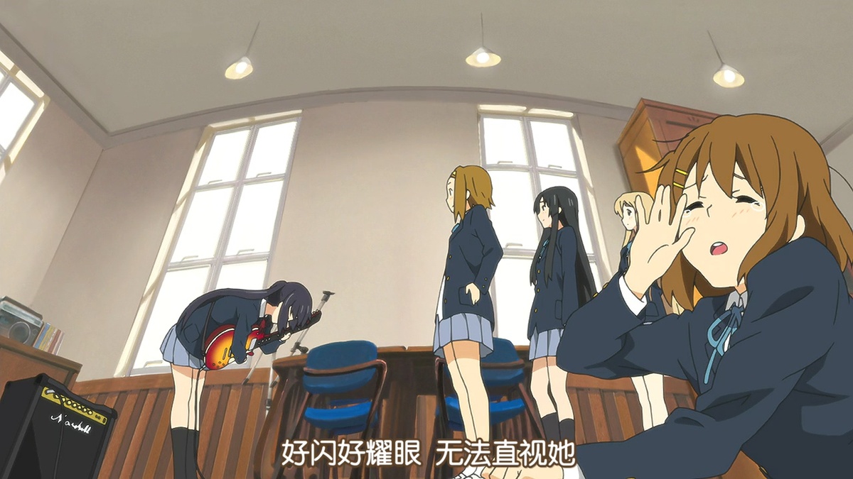 好闪好耀眼 无法直视她