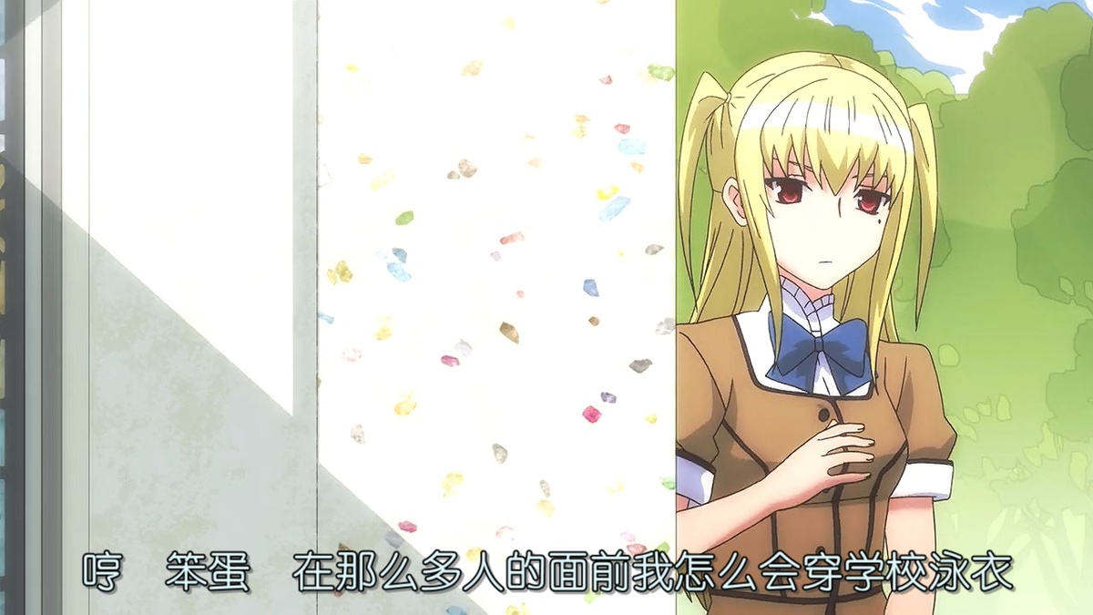 哼 笨蛋 在那么多人的面前我怎么会穿学校泳衣